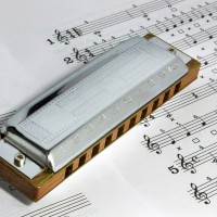 Herr O. aus Aachen und seine Liebe für Mundharmonikas
